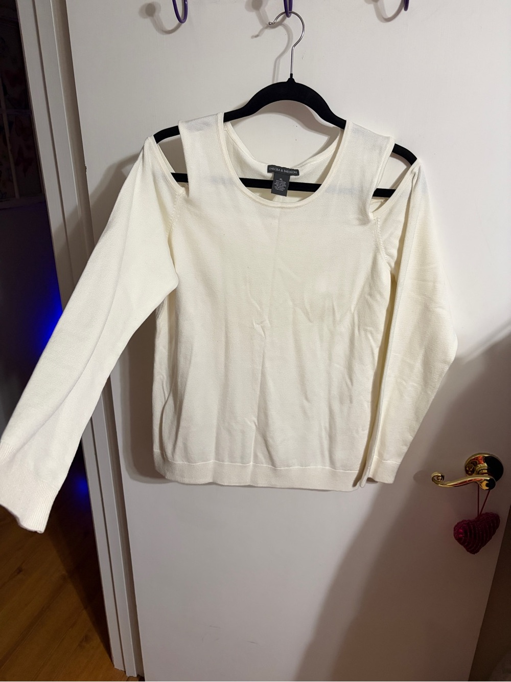 🥳 XL Chelsea & Theodore Cream Knit Cold Shoulder Top